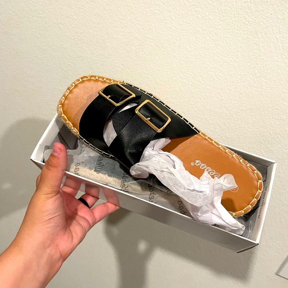 Buckled Espadrille Sandals
Color: BLACK and WHITE size 10 - Picture 4 of 4